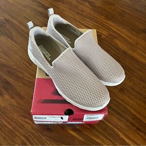 NIB Skechers Performance Go Walk Joy Slip-on Womens Taupe size 8.5 Narrow Fit